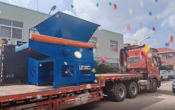 バレーラーコンパクター 全包装リボンデッドスポンジ 3 トンスクラッディングマシン リサイクル泡の生産ライン